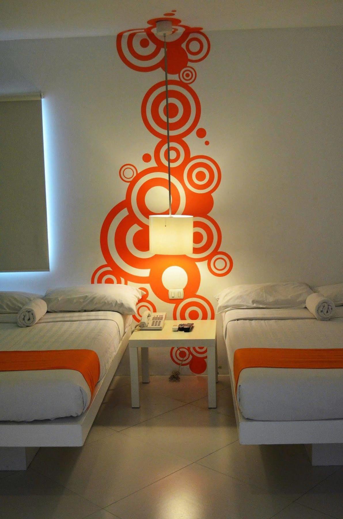 Islands Stay Hotels - Uptown Cebu Zewnętrze zdjęcie