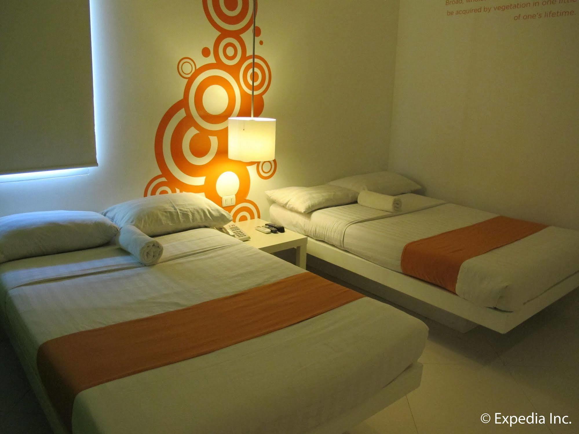 Islands Stay Hotels - Uptown Cebu Zewnętrze zdjęcie